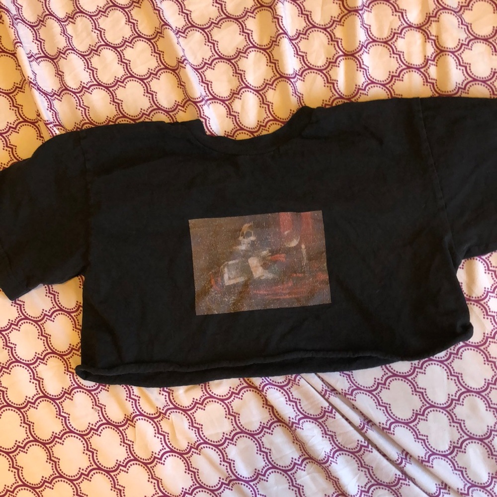 black cropped t shirt